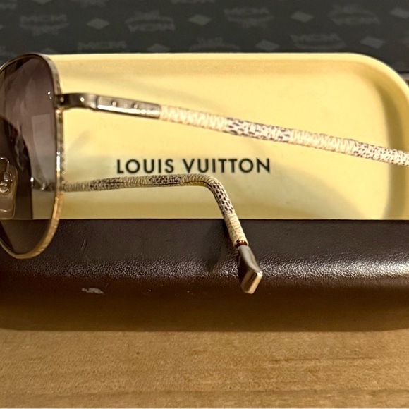 Louis Vuitton Damier Azur Petite Viola Metal Frame Pilot Sunglasses TT1630 - Picture 8 of 13